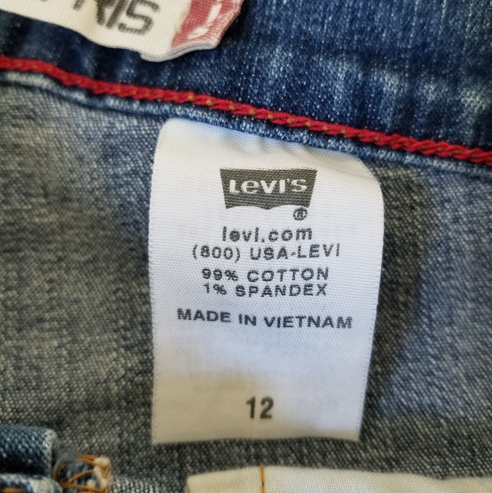 Levi's Distressed Shorts - Picture 6 of 8
